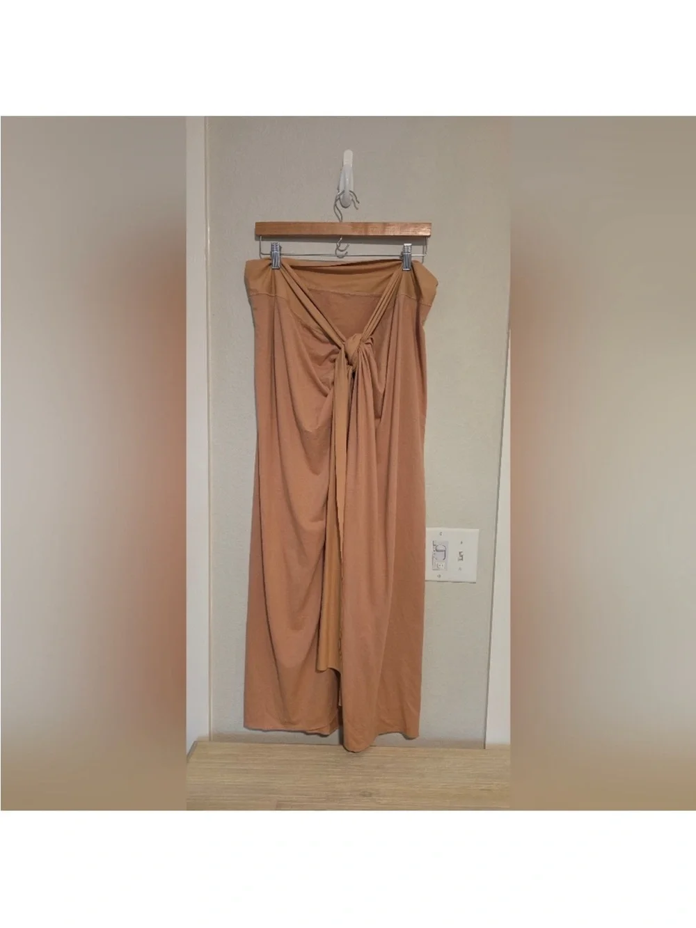 SKIMS Sarong NWT in Ochre tan color size 2xl